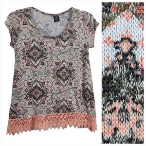 No Comment Coral Medallion Juniors Crochet Lace Trim Top Size Small Soft Knit